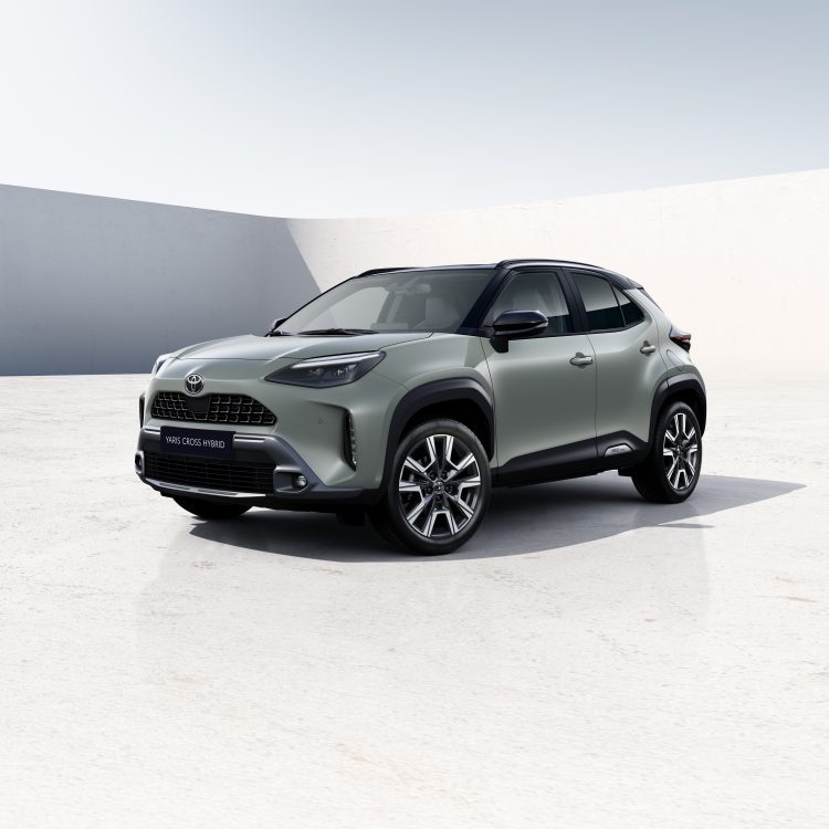 grüner Toyota Yaris Cross